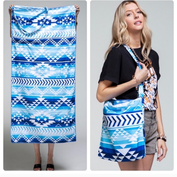 ruggine Handbags - Blue shoulder bag that converts into a beach towel